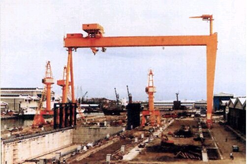 造船門式起重機